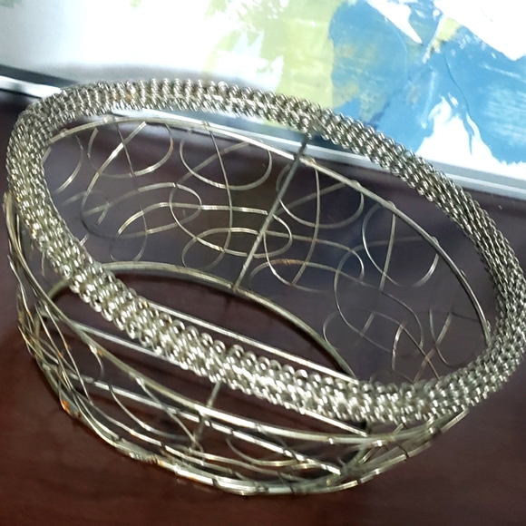 Small Oval FARMHOUSE Metal Scroll Basket - Picture 2 of 8